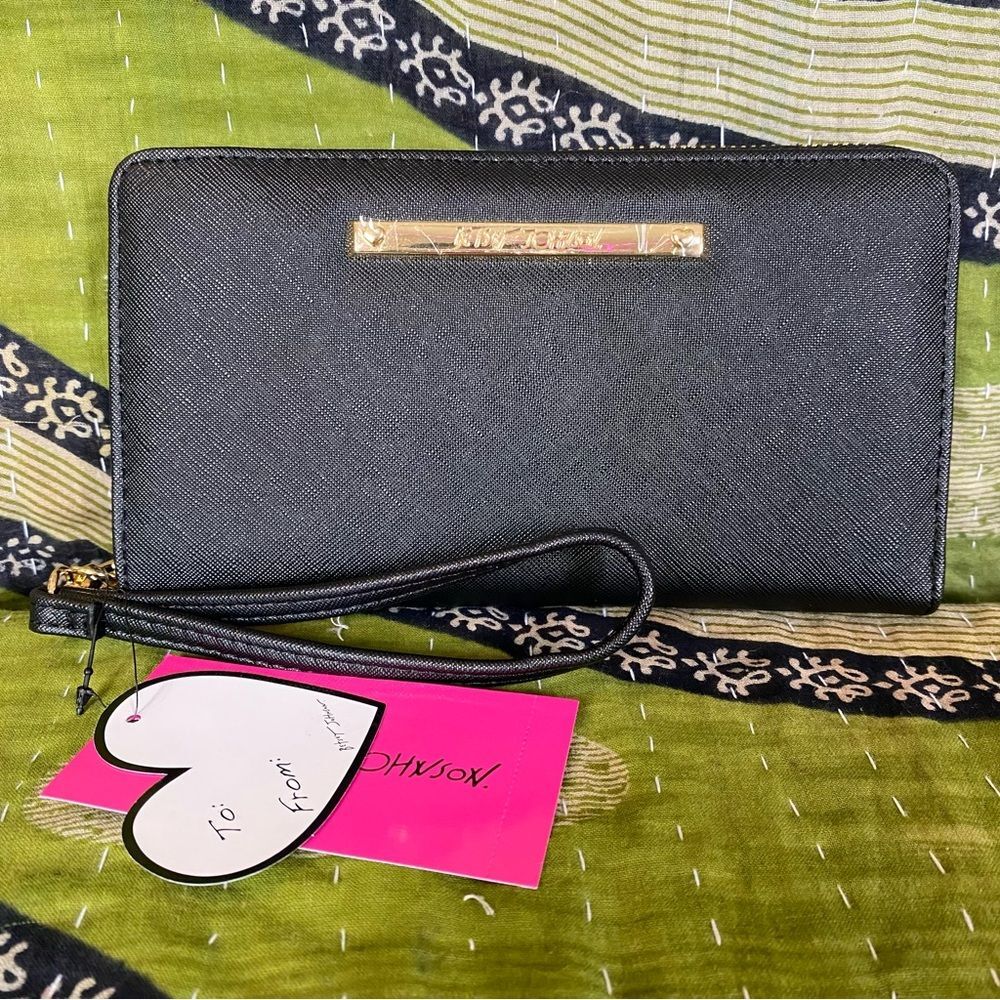 NWT Betsey Johnson Zip Around Black Wallet Wristlet with Gold Hardware - Picture 1 of 12